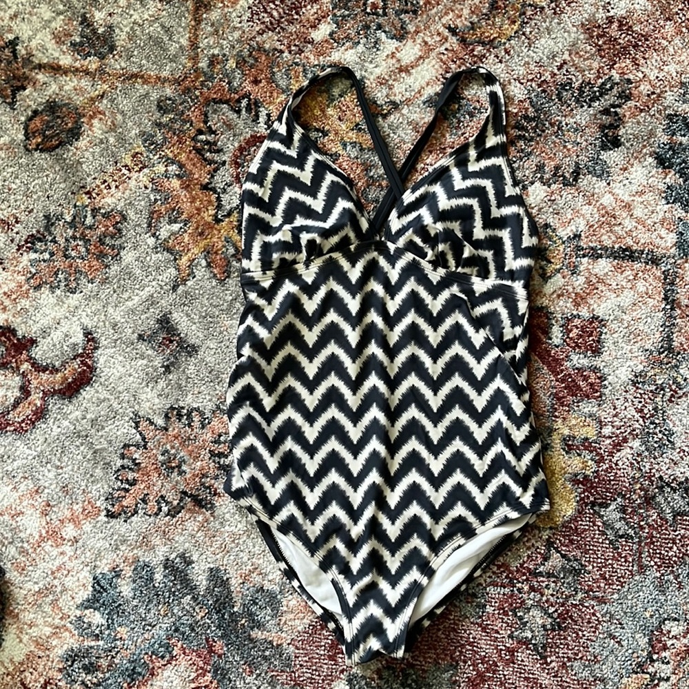 Liz Lange Maternity swim suit in grey and white chevron pattern